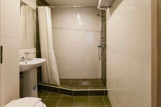 Гостиница Приорат Гатчина Стандартный трехместный номер-5