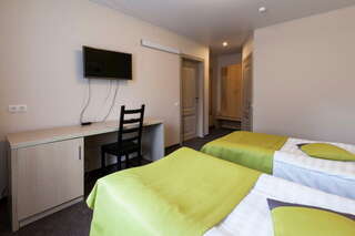 Гостиница Приорат Гатчина Стандартный трехместный номер-3