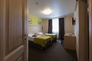 Гостиница Приорат Гатчина Стандартный трехместный номер-7