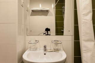 Гостиница Приорат Гатчина Стандартный трехместный номер-9